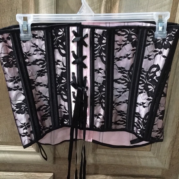 New Pink and Black Lace Corset With G-String Panty - Picture 1 of 13